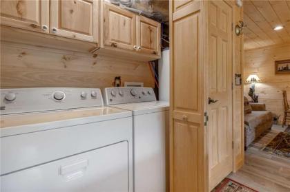 Rustic Charm 1 Bedroom 2 Bathroom Sleeps 4 Pets Welcome Hot Tub Priva - image 18