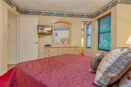 Smoky View Chalet 2 Bedrooms Pool Table Foosball Pool Access Sleeps 6 - image 14