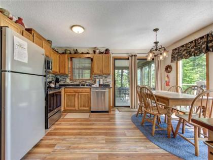 Mountain Charm 3 Bedrooms Sleeps 6 Private Wood Fireplace Pool Table - image 12