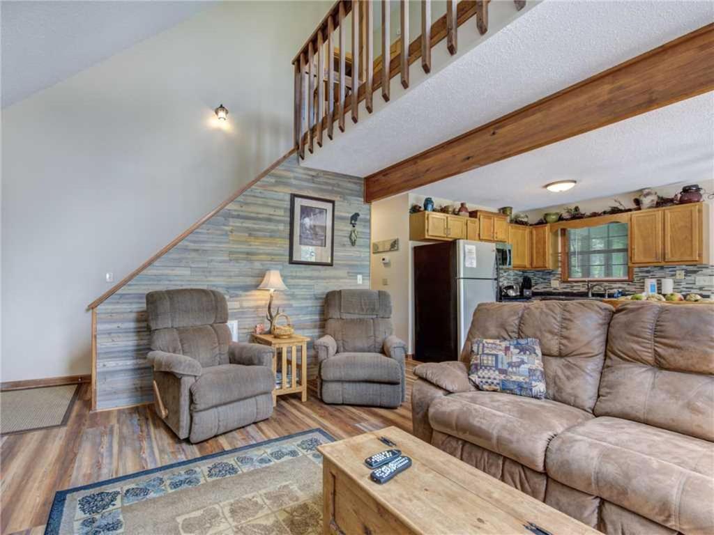 Mountain Charm 3 Bedrooms Sleeps 6 Private Wood Fireplace Pool Table - image 6
