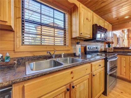 Bear's Eye View 4 Bedrooms Sleeps 14 Home Theater Gaming Hot Tub - image 12
