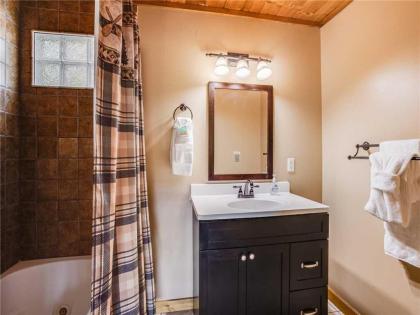 Naughty by Nature 1 Bedroom Sleeps 2 Hot Tub Mountain Views WiFi - image 11