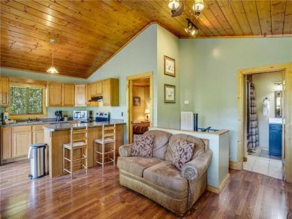 Naughty by Nature 1 Bedroom Sleeps 2 Hot Tub Mountain Views WiFi - image 13