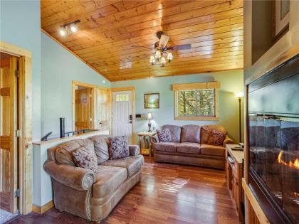 Naughty by Nature 1 Bedroom Sleeps 2 Hot Tub Mountain Views WiFi - image 9