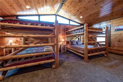 Old Hickory Lodge 4 Bedrooms Sleeps 18 WiFi Theater Room Hot Tub - image 11