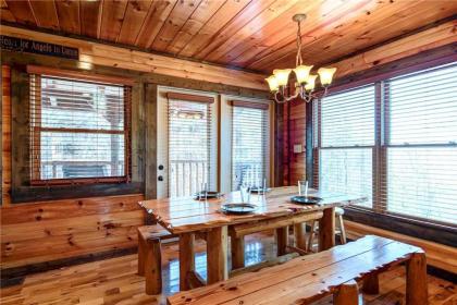Old Hickory Lodge 4 Bedrooms Sleeps 18 WiFi Theater Room Hot Tub - image 13