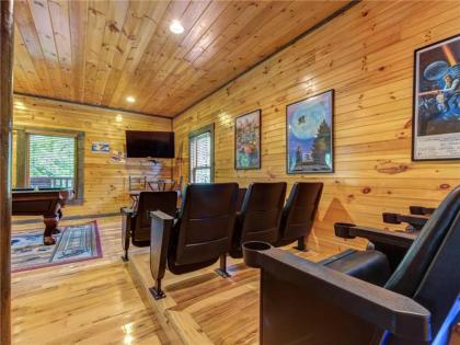 Old Hickory Lodge 4 Bedrooms Sleeps 18 WiFi Theater Room Hot Tub - image 8