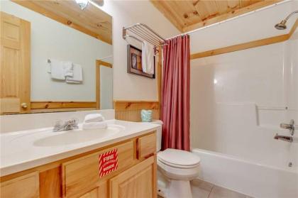 Gentle Ben’s Den 4 Bedrooms Pool Access Air Hockey WiFi Sleeps 12 - image 17