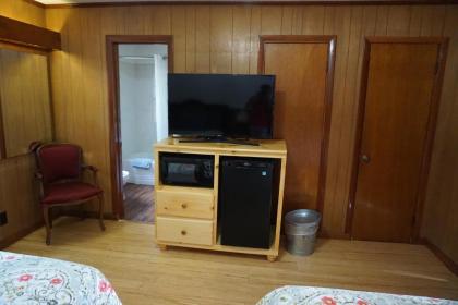 Marshall's Creek Rest Motel - image 17