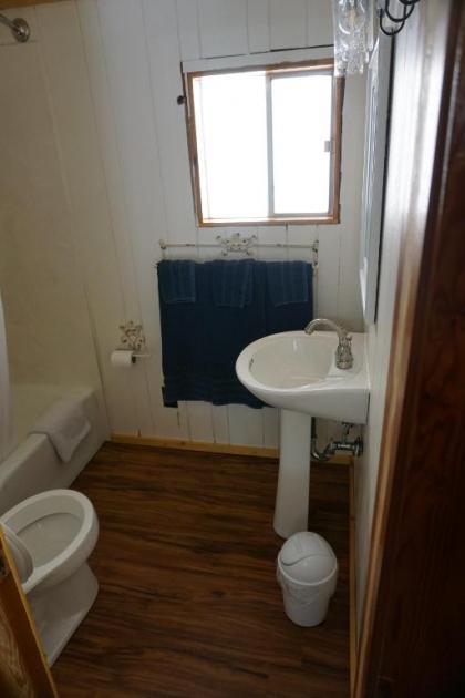 Marshall's Creek Rest Motel - image 19