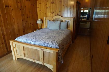 Marshall's Creek Rest Motel - image 7