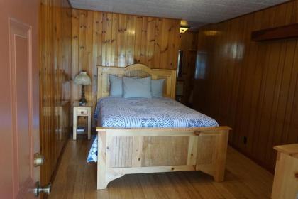 Marshall's Creek Rest Motel - image 8