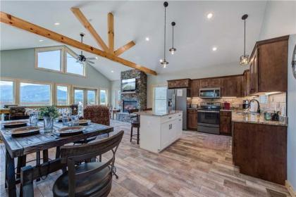 Hello Smokys 2 Bedrooms Sleeps 6 Hot Tub Games Views Pool Access - image 3