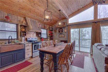 Swiss Bear Haus 4 Bedrooms Hot Tub Pool Access Sleeps 12 - image 12