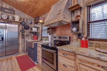 Swiss Bear Haus 4 Bedrooms Hot Tub Pool Access Sleeps 12 - image 16