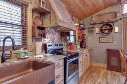 Swiss Bear Haus 4 Bedrooms Hot Tub Pool Access Sleeps 12 - image 17