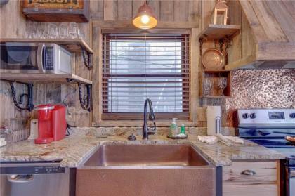 Swiss Bear Haus 4 Bedrooms Hot Tub Pool Access Sleeps 12 - image 20