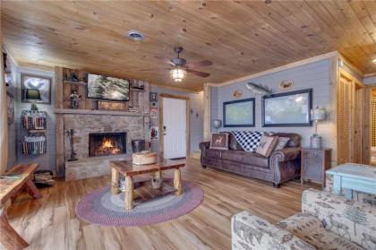 Swiss Bear Haus 4 Bedrooms Hot Tub Pool Access Sleeps 12 - image 8
