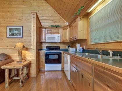 Trail’s End 2 Bedrooms Hot Tub Jetted Tub Gas Fireplace Sleeps 8 - image 15