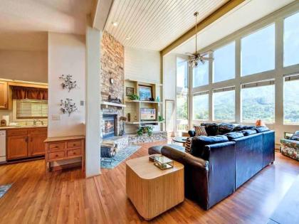 Woodshed 2 Bedrooms Sleeps 5 Mountain View Jetted Tub Pool Access - image 16