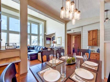Woodshed 2 Bedrooms Sleeps 5 Mountain View Jetted Tub Pool Access - image 17
