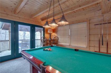 Big Bear 2 5 Bedrooms Pool Access Hot Tub Fireplace WiFi Sleeps 16 - image 10