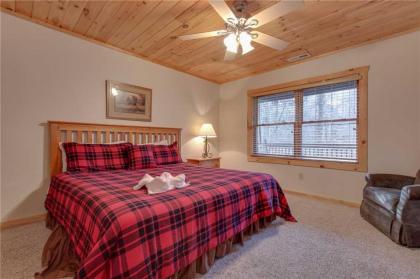 Big Bear 2 5 Bedrooms Pool Access Hot Tub Fireplace WiFi Sleeps 16 - image 5