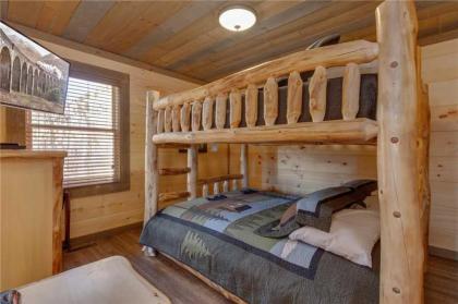 Great Smoky Lodge 7 BR New Construction Pets WiFi Hot Tub Sleeps 20 - image 14