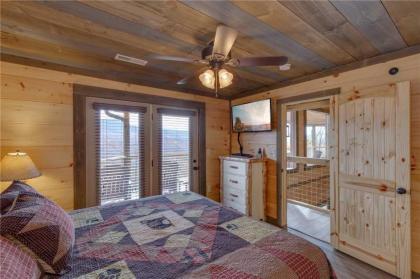 Great Smoky Lodge 7 BR New Construction Pets WiFi Hot Tub Sleeps 20 - image 15