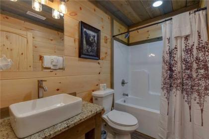 Great Smoky Lodge 7 BR New Construction Pets WiFi Hot Tub Sleeps 20 - image 17