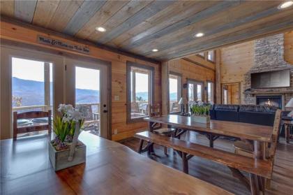 Great Smoky Lodge 7 BR New Construction Pets WiFi Hot Tub Sleeps 20 - image 19