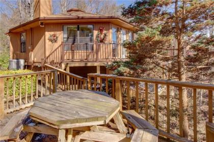 Smoky Mountain Dreams 3 Bedrooms Pool Access Hot Tub WiFi Sleeps 7 - image 10