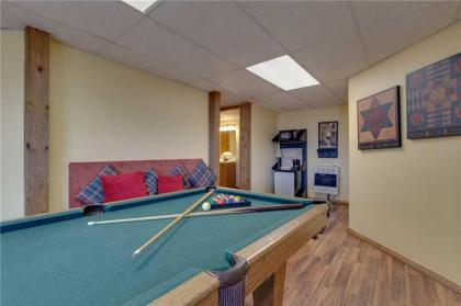 Smoky Mountain Dreams 3 Bedrooms Pool Access Hot Tub WiFi Sleeps 7 - image 16