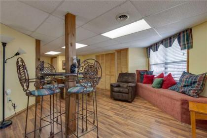 Smoky Mountain Dreams 3 Bedrooms Pool Access Hot Tub WiFi Sleeps 7 - image 17