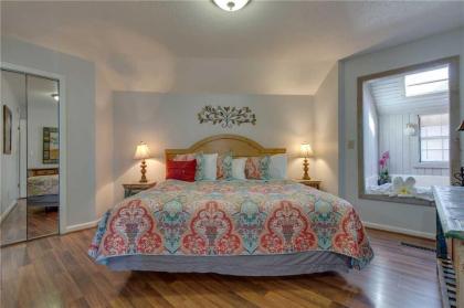 Smoky Mountain Dreams 3 Bedrooms Pool Access Hot Tub WiFi Sleeps 7 - image 19