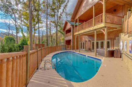 Smoky Mountain Splash 6 Bedroom Private Pool WiFi Pool Table Sleeps 18