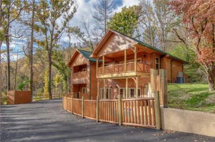 Smoky Mountain Splash 6 Bedroom Private Pool WiFi Pool Table Sleeps 18 - image 12