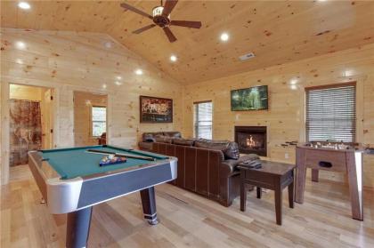 Smoky Mountain Splash 6 Bedroom Private Pool WiFi Pool Table Sleeps 18 - image 4