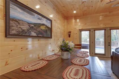 Smoky Mountain Splash 6 Bedroom Private Pool WiFi Pool Table Sleeps 18 - image 6