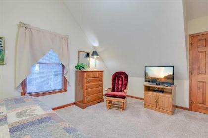 Bear Trails 2 Bedrooms Pool Access Fireplace Hot Tub WiFi Sleeps 6 - image 16