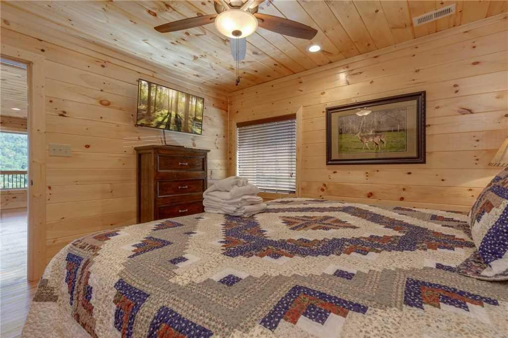 All About The View 6 Bedrooms Theater Mountain View New Construction Sleeps 12 - image 3