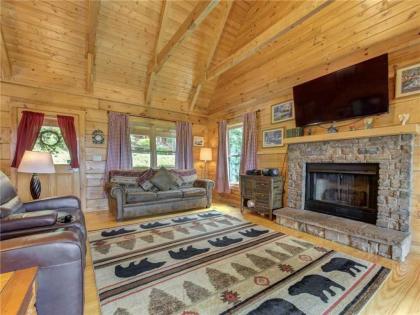 Bear Tracks 2 Bedrooms Hot Tub Fireplace WiFi Jetted Tub Sleeps 6 - image 8