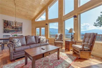 Eagles View 4 Bedroom mountain View Hot tub Pool Access Sleeps 11 Gatlinburg