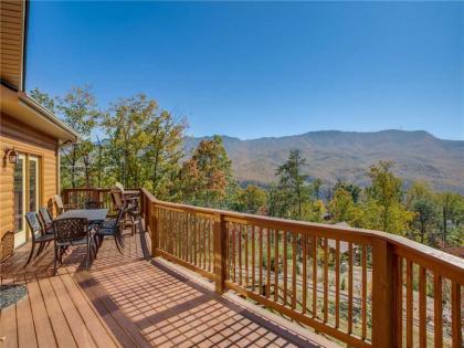 Eagles View 4 Bedroom Mountain View Hot Tub Pool Access Sleeps 11 - image 3