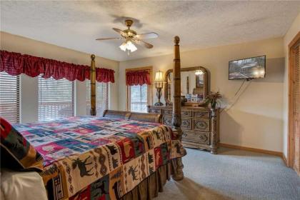 The Moose is Loose 4 Bedrooms Mountain View Hot Tub Sleeps 10 - image 13