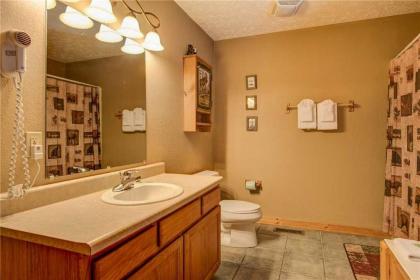The Moose is Loose 4 Bedrooms Mountain View Hot Tub Sleeps 10 - image 16