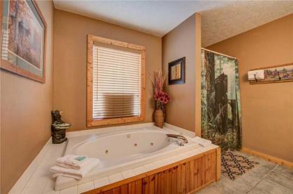 The Moose is Loose 4 Bedrooms Mountain View Hot Tub Sleeps 10 - image 19