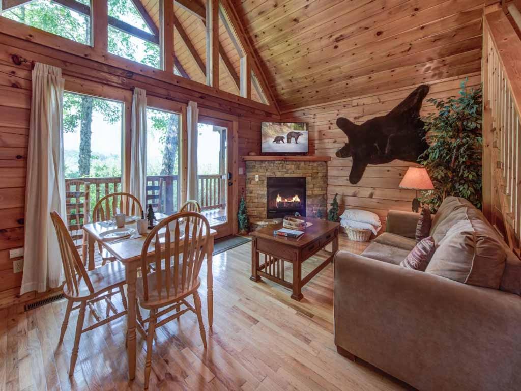 Cub’s Cove 1 Bedroom Near Downtown View Jetted Tub WiFi Sleeps 4 - image 3