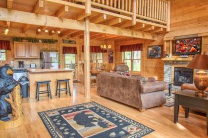 Peyton's Hideaway 3 Bedrooms Sleeps 10 Yard Hot Tub Pet Friendly WiFi - image 7