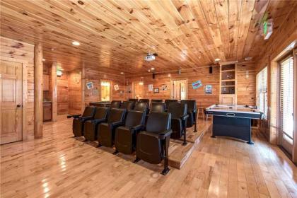 Hemlock Inn 8 Bedrooms Theater Room Pool Table Hot Tub Sleeps 38 - image 10